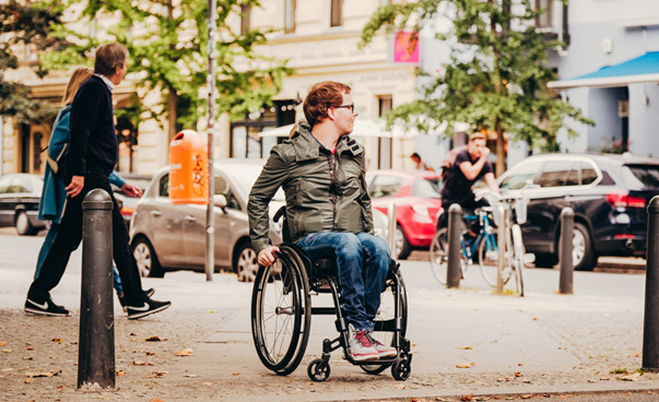 Man in a wheel chair. Photo: Andi Weiland visitBerlin
