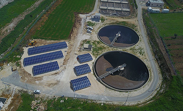 Vue de la station d'épuration photovoltaïque de la ville de Naplouse