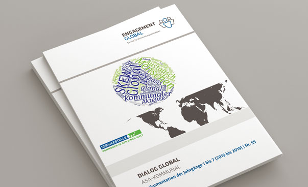 Auf dem Cover der Dialog Global-Ausgabe ist eine blau-grüne Kugel sowie ein grauer Weltkartenausschnitt zu sehen.