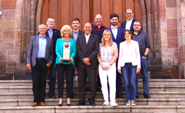 Die Jury des Wettbewerbs 2017 vor dem Rathaus in Saarbrücken.