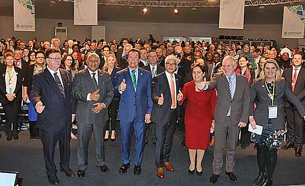 A group photo of the participants of the Climate Summit for Local and Regional Leaders