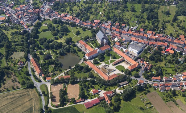 Luftbild des Ortskerns der Gemeinde Lamspringe