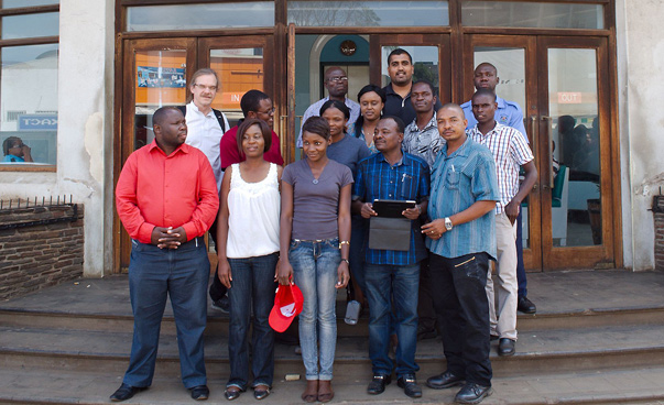 Gruppenfoto des 13-köpfigen GIS-Teams aus Harare, Bulawayo und Durban.