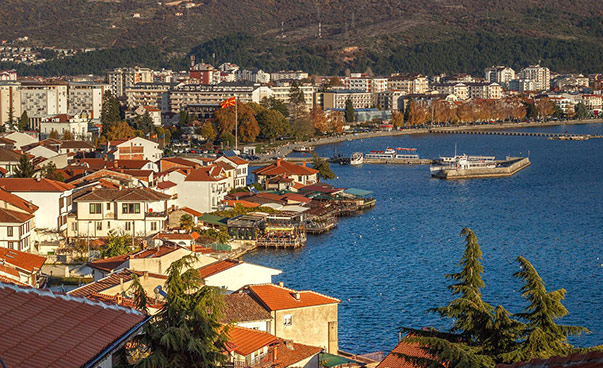 Blick auf den Hafen von Ohrid