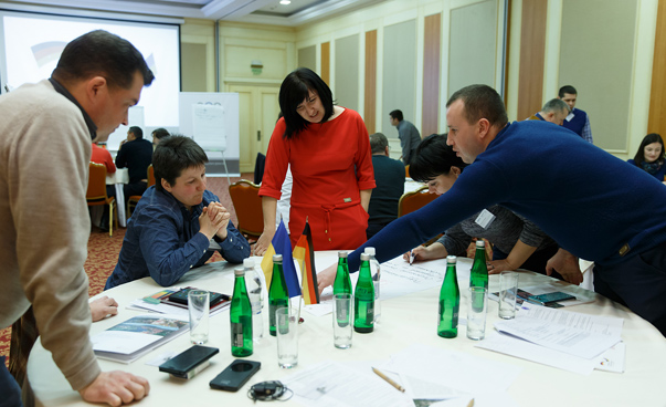 Учасники семінару в Одесі під час групової роботи Фoтo - Олександр Осіпов