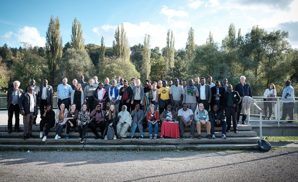 Gruppenfoto der deutsch-afrikanischen kommunalen Klimapartnerschaften der achten Phase.