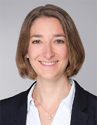 Philomena Lamberty, Koordinatorin für Kommunale Entwicklungspolitik in Düsseldorf, lächelt in die Kamera